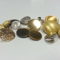 METAL BUTTONS